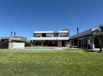 Casa · 415m² · 6 Ambientes · 8 Cocheras · Casa Terravista 9 Amb 6 Suites Financia Permuta Lote o Casa