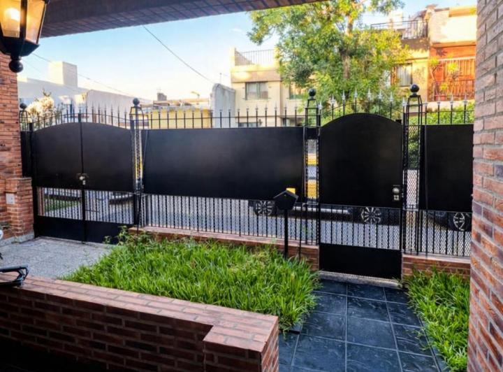 Casa · 90m² · 4 Ambientes · 1 Cochera