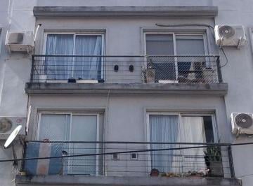 Departamento de 2 ambientes, Vicente López · Departamento de 2 Ambientes Al Frente Ubicado a m Av Maipu con Cochera