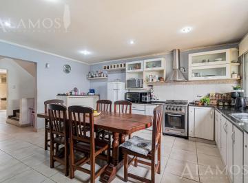 Casa · 361m² · 8 Ambientes · 3 Cocheras · Venta Casa 5 Ambientes Moron