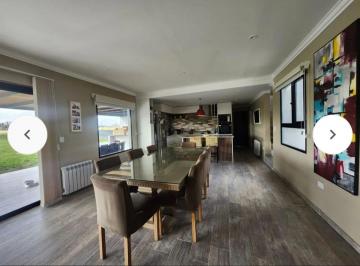 Casa · 180m² · 4 Ambientes · 2 Cocheras · Venta Casa en San Sebastián Area 2 Golf 4 Ambientes