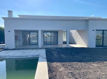 Casa · 170m² · 5 Ambientes · 3 Cocheras · Venta Casa en San Sebastian a La Laguna 5 Ambientes