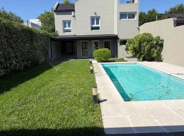 Casa de 10 ambientes, La Plata · Casa con 4 Dorm. y 300 m² en Alquiler en La Plata