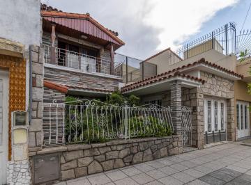 Casa · 162m² · 5 Ambientes · 1 Cochera · Venta: Hermoso Chalet de 5 Ambientes con Patio - Terraza - Cochera