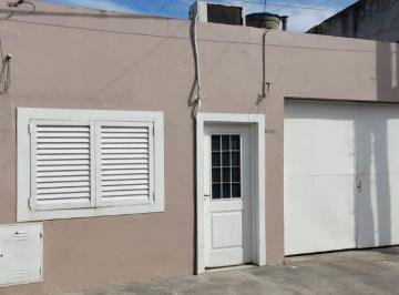 Casa de 5 ambientes, La Plata · Casa 72 Bis y 24 y Departamento en Block, Lote 8 X 30, Cochera, Jardin, Ideal, 2 Familias