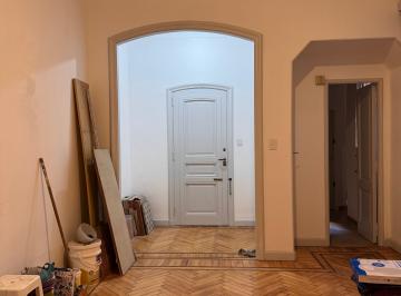 Departamento de 4 ambientes, Balvanera · Departamento de Epoca con Pisos de Pinotea, Reciclado a Nuevo.