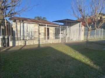 Casa de 4 ambientes, Lomas de Zamora · Venta Casa 4 Ambientes con Patio y Cochera en Temperleyel Tordo 70