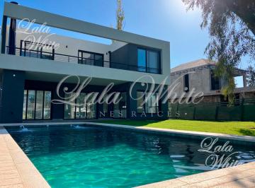 Casa · 331m² · 7 Ambientes · 2 Cocheras · Casa con Pileta en Venta - Saint Thomas Este, Canning, Esteban Echeverría