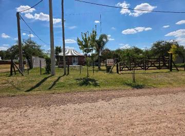 Casa · 40m² · 1 Dormitorio · 1 Cochera · Vendo Quincho con Pileta en Caseros, Entre Ríos.