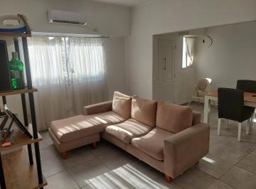 PH · 243m² · 3 Ambientes · 1 Cochera · Alquiler PH Tipo Casa en Moron Centro C/ Cochera