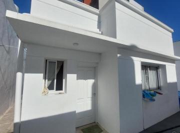 PH · 243m² · 3 Ambientes · 1 Cochera · Alquiler PH Tipo Casa en Moron Centro C/ Cochera
