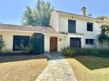 Casa · 372m² · 9 Ambientes · 4 Cocheras · Casa en Venta 4 Dorm. con Pileta y Quincho – Lote 1.451 m² – Fisherton!