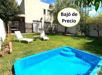 Quinta vacacional · 106m² · 3 Ambientes · 2 Cocheras · Amplia Casa Quinta en Venta en General Rodríguez, con Pileta y Jardín. Oportunidad!