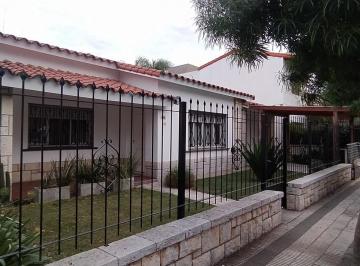 Casa · 420m² · 5 Ambientes · 2 Cocheras · Vendo Casa Apta Credito 3 Dorm. con Pileta