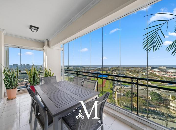 Departamento Esquinero de 6 Ambientes Chateau Libertador con 2 Cocheras, Amenities y Seguridad