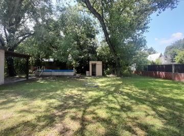 Terreno · 895m² · 1 Ambiente · Casa en Venta a Reciclar con 900 m² de Terreno y Pileta - Funes
