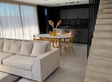 Casa · 170m² · 7 Ambientes · 2 Cocheras · Dúplex en Housing de Categoría. Chacras Green