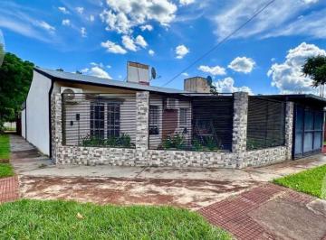 Casa · 193m² · 4 Ambientes · 1 Cochera · Venta Casa 3 Dromitorios en Itaembé Miní, Posadas