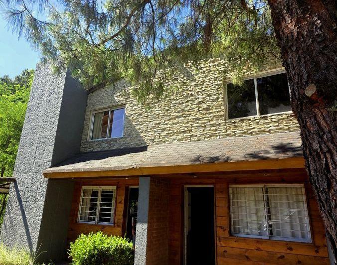 Casa · 488m² · 6 Ambientes · 4 Cocheras