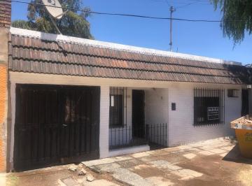 Casa · 93m² · 3 Ambientes · 1 Cochera · Pasaje Peña 4875