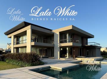 Casa · 845m² · 9 Ambientes · 3 Cocheras · Exclusiva Casa con Cava Subterranea en Venta - La Providencia Country Club, Canning, Ezeiza