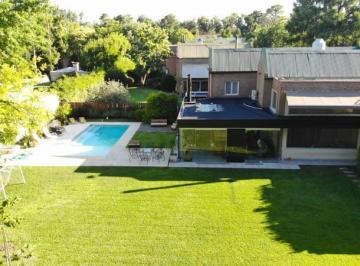 Casa · 400m² · 5 Ambientes · 2 Cocheras · Casa Venta Fisherton 3 Dorm. Pileta Quincho Jardin