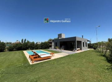 Quinta vacacional de 1 ambiente, Funes · Monoambiente / Loft / Quincho - Terreno 502 m². - Galería con Parrillero - Pileta - Funes Town