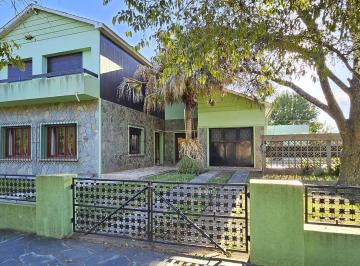 Casa · 287m² · 5 Ambientes · 1 Cochera · Venta Casa de 5 Amb. en 2 Plantas C/ Parque de 1.265 m² Aldea San Antonio - Entre Rios
