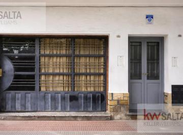 Casa · 116m² · 8 Ambientes · Venta Casa a Reciclar en Zona Centro con Terreno de 500 m²
