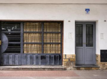 Casa · 116m² · 8 Ambientes · Venta Casa a Reciclar en Zona Centro con Terreno de 500 m²