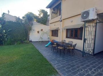 Casa · 250m² · 8 Ambientes · 2 Cocheras · Casa - Venta - Martinez