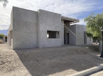 Casa · 257m² · 5 Ambientes · 1 Cochera · Se Vende Casa en Dalvian. 3 Hab