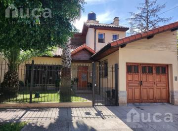 Casa · 172m² · 5 Ambientes · 1 Cochera · Casa en Venta con 5 Ambientes y Jardín en Martinez
