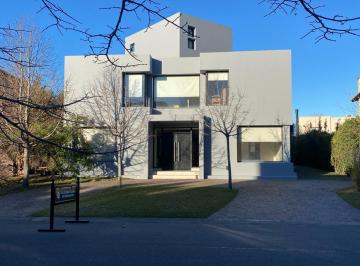 Casa · 272m² · 5 Ambientes · 4 Cocheras · Venta con Renta Casa en Glorietas Nordelta