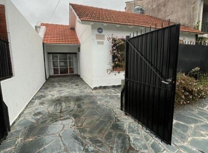 Casa · 230m² · 4 Ambientes · 2 Cocheras