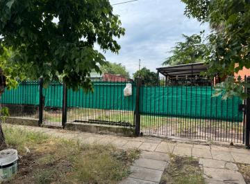 Casa · 70m² · 2 Dormitorios · 2 Cocheras · Chalet en Venta Sobre Amplio Terreno. Ituzaingo Norte