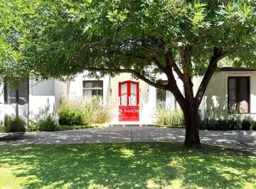 Casa · 142m² · 4 Ambientes · 1 Cochera · Casa Venta 3 Dorm. Barrio Saint Matthews Lote de 867 m² Pilar Zona Norte