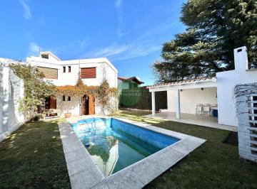 Casa · 224m² · 8 Ambientes · 2 Cocheras · 1 Dorm. en Planta Baja - Dependencia - Pileta - Casa en Venta en Urca
