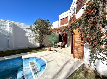 Casa · 224m² · 7 Ambientes · 3 Cocheras · 1 Dormitorio en Planta Baja - Calef. Central - Dependencia - Pileta - Casa en Venta en Urca