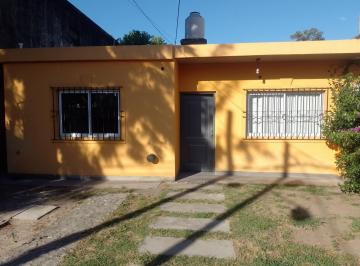 Casa · 110m² · 4 Ambientes · 2 Cocheras · Casa en Venta en Maschwitz 4 Ambientes con Jardín y Cochera