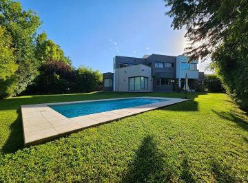 Casa · 414m² · 13 Ambientes · 2 Cocheras · Casa en El B° Vistalba Country