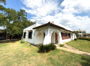 Casa · 175m² · 4 Ambientes · 2 Cocheras · Casa en Venta en Berazategui Lote Comercial – Ranelagh