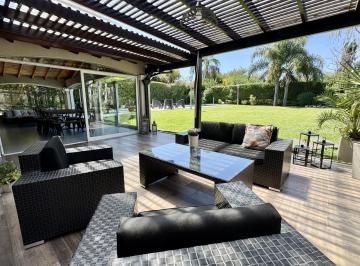 Casa · 190m² · 4 Ambientes · 1 Cochera · Casa en Venta Echeverria del Lago, Canning