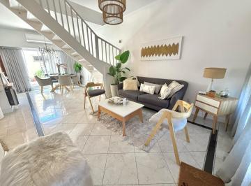 Casa · 200m² · 5 Ambientes · 1 Cochera · Casa en Venta de 5 Ambientes con Cochera y Quincho en Quilmes Oeste