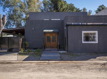 Casa · 275m² · 5 Ambientes · 2 Cocheras · Venta - Permuta Casa Barrio con Porton en La Arbolada Jose C Paz