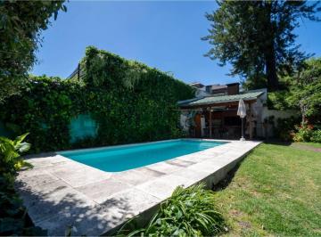 Casa · 160m² · 5 Ambientes · 3 Cocheras · Venta Casa en Hurlingham Gran Lote, Pileta y Quincho