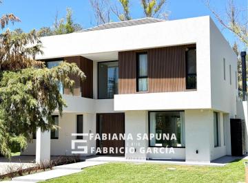 Casa · 274m² · 5 Ambientes · 4 Cocheras · Venta Casa 5 Ambientes Saint Thomas Oeste