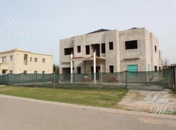 Casa · 400m² · 4 Ambientes · 2 Cocheras · Casa en Construcción en Venta - La Providencia Country Club, Canning, Ezeiza