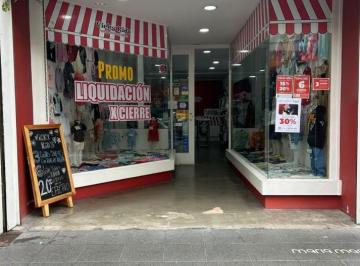Local comercial · 130m² · 1 Ambiente · Local en Venta San Martin 3030.