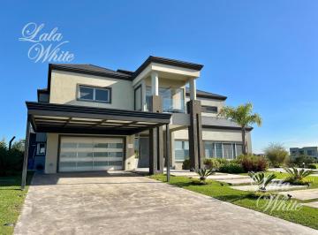 Casa · 403m² · 8 Ambientes · 2 Cocheras · Casa con 4 Dorm. en Venta - La Providencia Country Club, Canning, Ezeiza